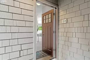 5858 S Riveridge Ln, Portland, OR 97239 - Photo 3