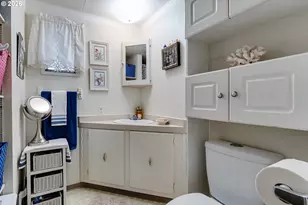 1400 Candlelight Dr, Eugene, OR 97402 - Photo 27