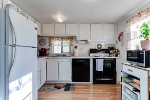 1400 Candlelight Dr, Eugene, OR 97402 - Photo 13