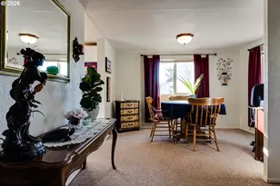 1400 Candlelight Dr, Eugene, OR 97402 - Photo 9