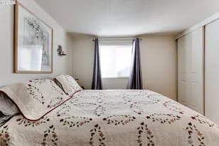 1400 Candlelight Dr, Eugene, OR 97402 - Photo 25
