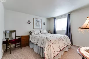 1400 Candlelight Dr, Eugene, OR 97402 - Photo 21