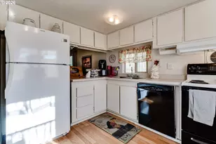 1400 Candlelight Dr, Eugene, OR 97402 - Photo 15