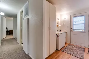 1400 Candlelight Dr, Eugene, OR 97402 - Photo 19