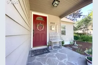 255 W Fairfield St, Gladstone, OR 97027 - Photo 3
