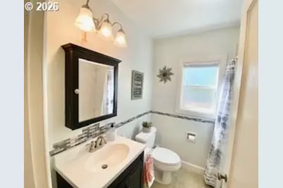 255 W Fairfield St, Gladstone, OR 97027 - Photo 11