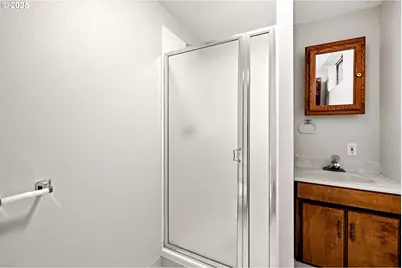 910 York Rd, Lake Oswego, OR 97034 - Photo 21