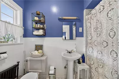 648 W Main St, Carlton, OR 97111 - Photo 27