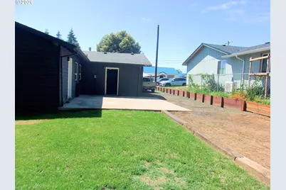 412 SW Fir St, Willamina, OR 97396 - Photo 3