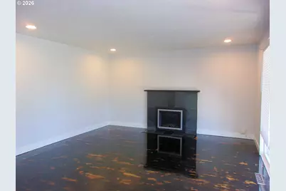 412 SW Fir St, Willamina, OR 97396 - Photo 5