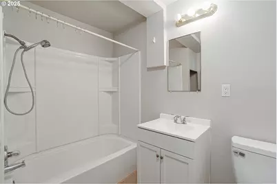 635 SE Walnut St, Hillsboro, OR 97123 - Photo 17