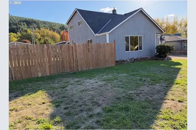 415 Moreland Ave, Drain, OR 97435 - Photo 3