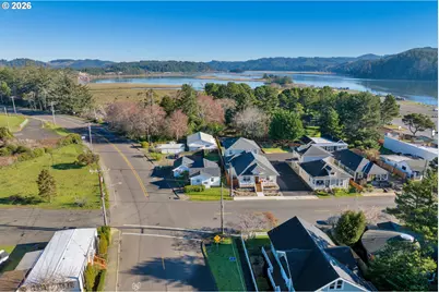 290 Harbor St, Florence, OR 97439 - Photo 43