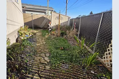 19605 River Rd, Gladstone, OR 97027 - Photo 17