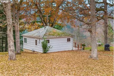 710 Highline Dr, Hood River, OR 97031 - Photo 7