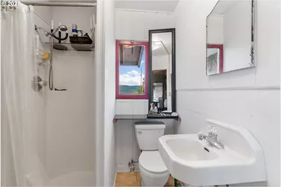 710 Highline Dr, Hood River, OR 97031 - Photo 17