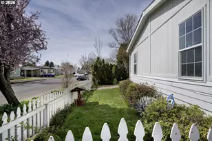 538 Lochaven Ave, Springfield, OR 97477 - Photo 3