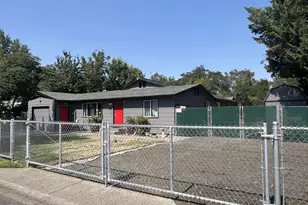 131 SE 3rd Ave, Milton-Freewater, OR 97862 - Photo 3