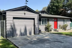 131 SE 3rd Ave, Milton-Freewater, OR 97862 - Photo 1