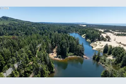 70298 Highway 101, North Bend, OR 97459 - Photo 37