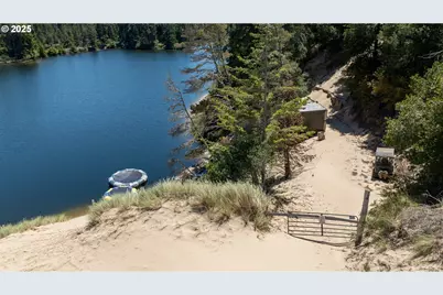 70298 Highway 101, North Bend, OR 97459 - Photo 17