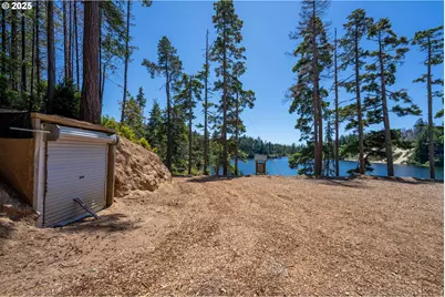 70298 Highway 101, North Bend, OR 97459 - Photo 15