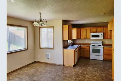 2316 NW 4th St, Battle Ground, WA 98604 - Photo 3