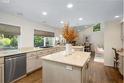 11330 SW Lynnvale Dr, Portland, OR 97225 - Photo 9