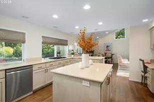 11330 SW Lynnvale Dr, Portland, OR 97225 - Photo 9