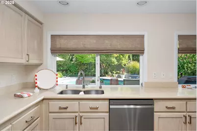 11330 SW Lynnvale Dr, Portland, OR 97225 - Photo 11