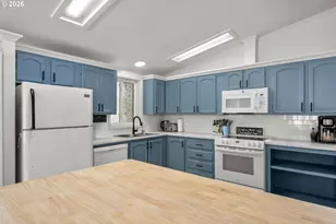 700 NE 183rd Ave, Portland, OR 97230 - Photo 3