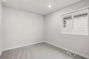 3739 SW 40th St, Gresham, OR 97080 - Photo 9