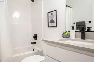 12096 SE Market St, Portland, OR 97216 - Photo 11