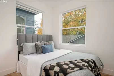 12096 SE Market St, Portland, OR 97216 - Photo 9