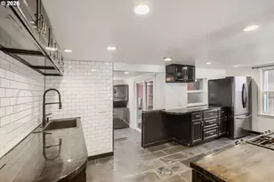 8738 NE Humboldt St, Portland, OR 97220 - Photo 9