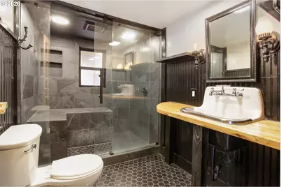 8738 NE Humboldt St, Portland, OR 97220 - Photo 15