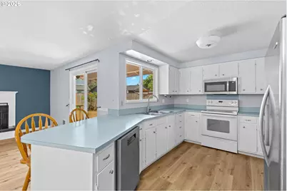 6445 B St, Springfield, OR 97478 - Photo 9