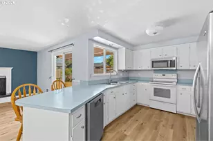 6445 B St, Springfield, OR 97478 - Photo 9