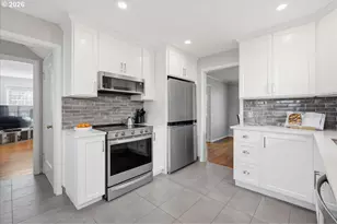 632 SE Peacock Ln, Portland, OR 97214 - Photo 9