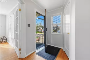 632 SE Peacock Ln, Portland, OR 97214 - Photo 3