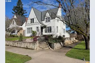 632 SE Peacock Ln, Portland, OR 97214 - Photo 1