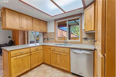 4241 SE Northridge Dr, Milwaukie, OR 97222 - Photo 3