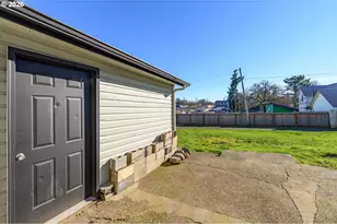 131 NE 2nd St, Willamina, OR 97396 - Photo 31