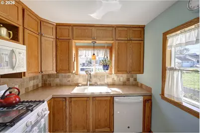 830 17th Ave, Seaside, OR 97138 - Photo 9