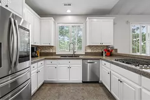 19874 Bennington Ct, West Linn, OR 97068 - Photo 9