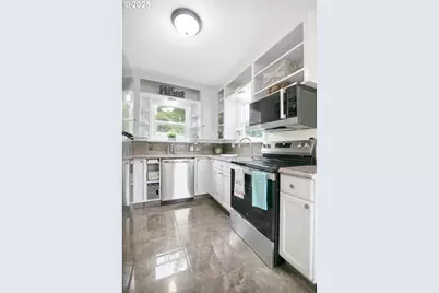 805 N Kelso Ave, Kelso, WA 98626 - Photo 11