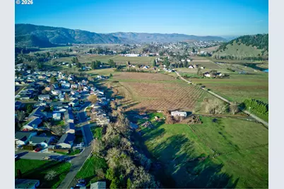 111 SE Lebleu Ln, Winston, OR 97496 - Photo 5