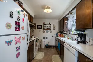 110 W C St, Rainier, OR 97048 - Photo 5