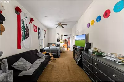 214 N Peach St, Medford, OR 97501 - Photo 13