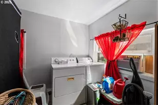 214 N Peach St, Medford, OR 97501 - Photo 7